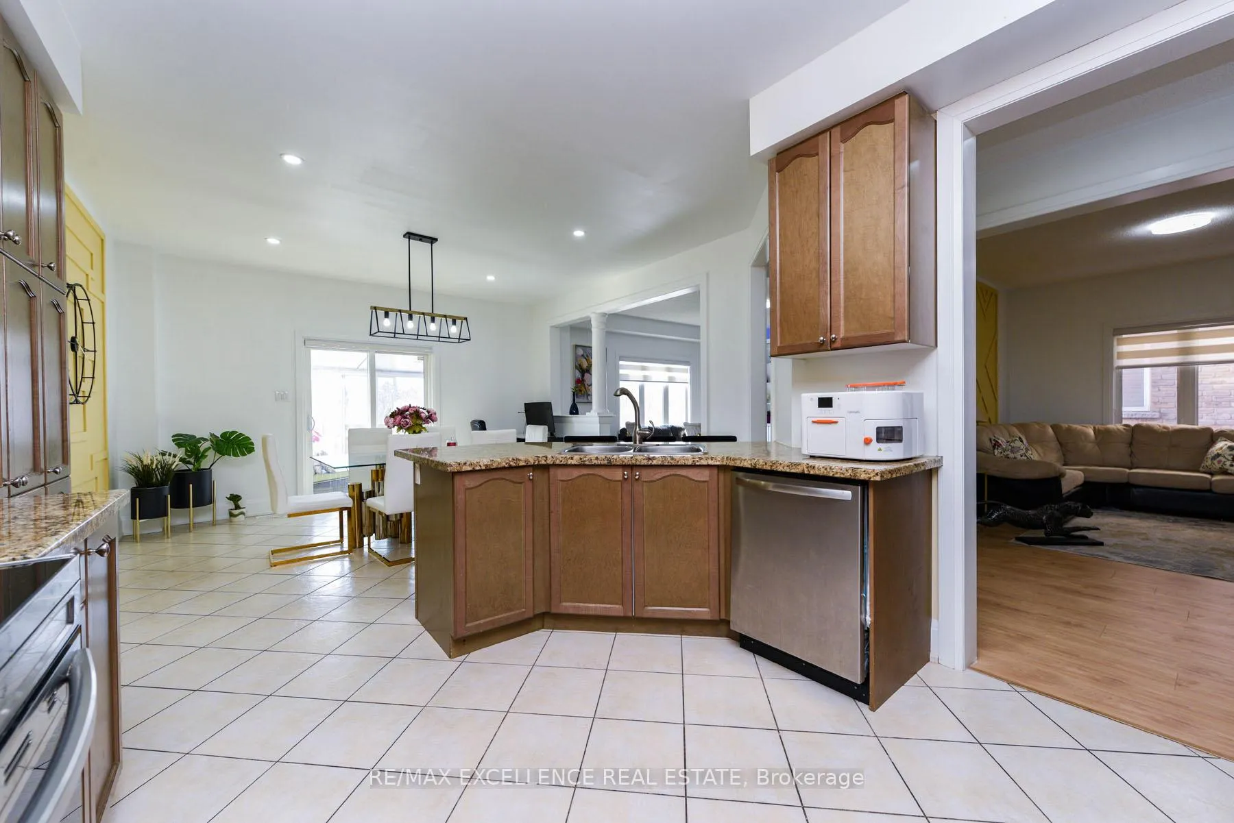 Photo 14 of 26 Fahey Drive, Brampton, Bram West — HOMEH