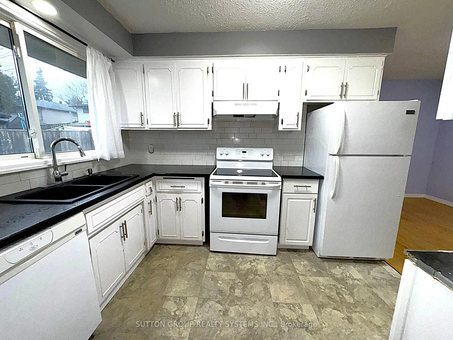Photo 9 of 42 Ingleside Drive, Kitchener — HOMEH