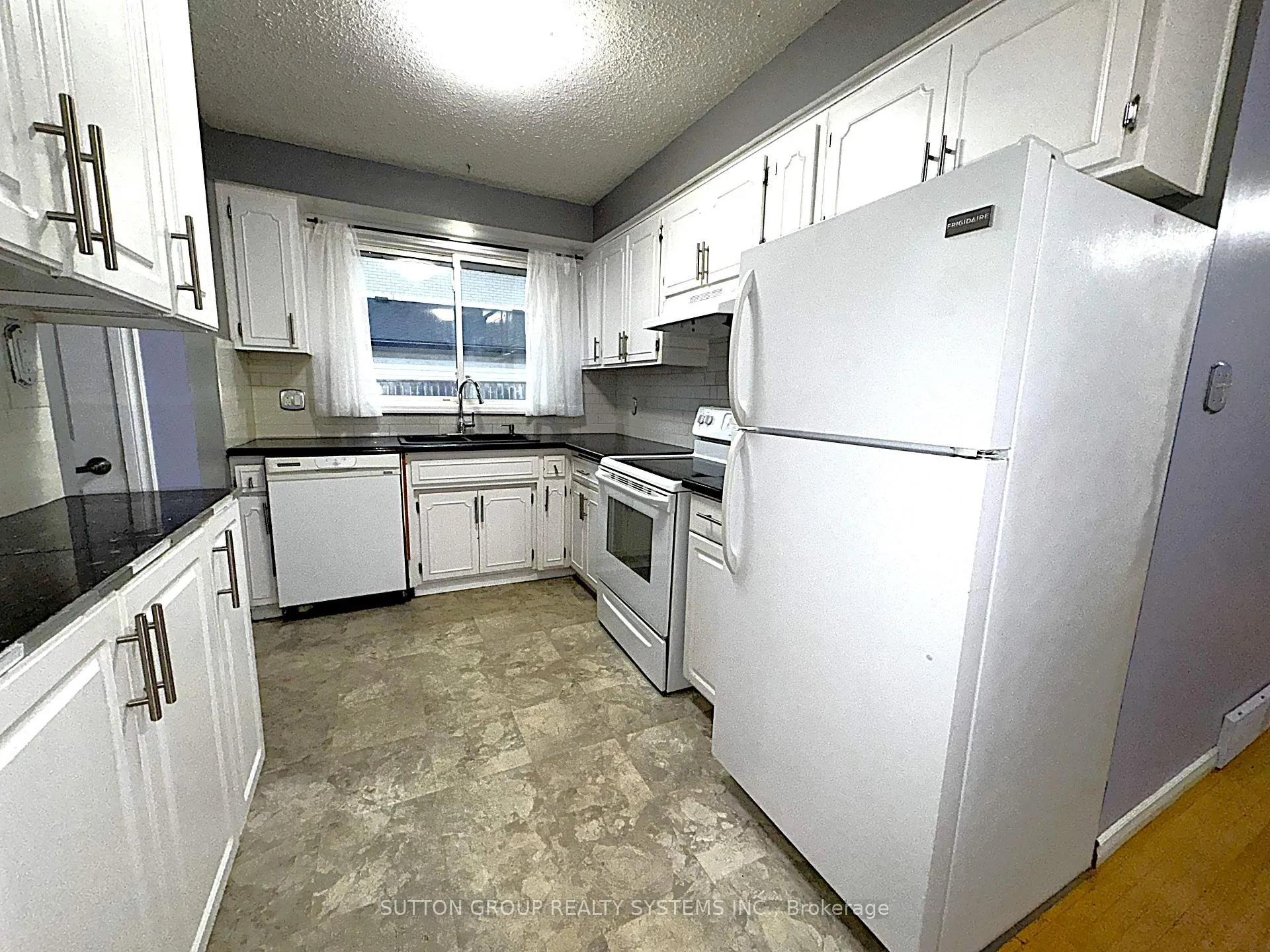 Photo 10 of 42 Ingleside Drive, Kitchener — HOMEH