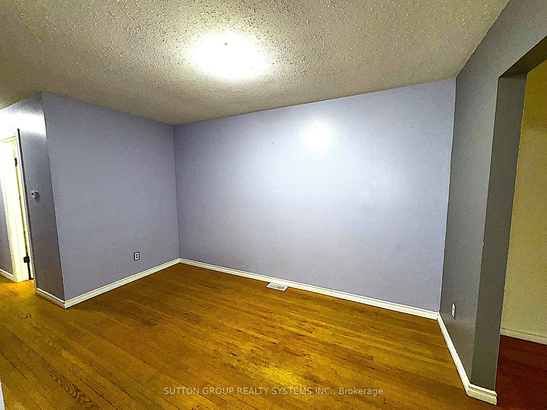 Photo 11 of 42 Ingleside Drive, Kitchener — HOMEH