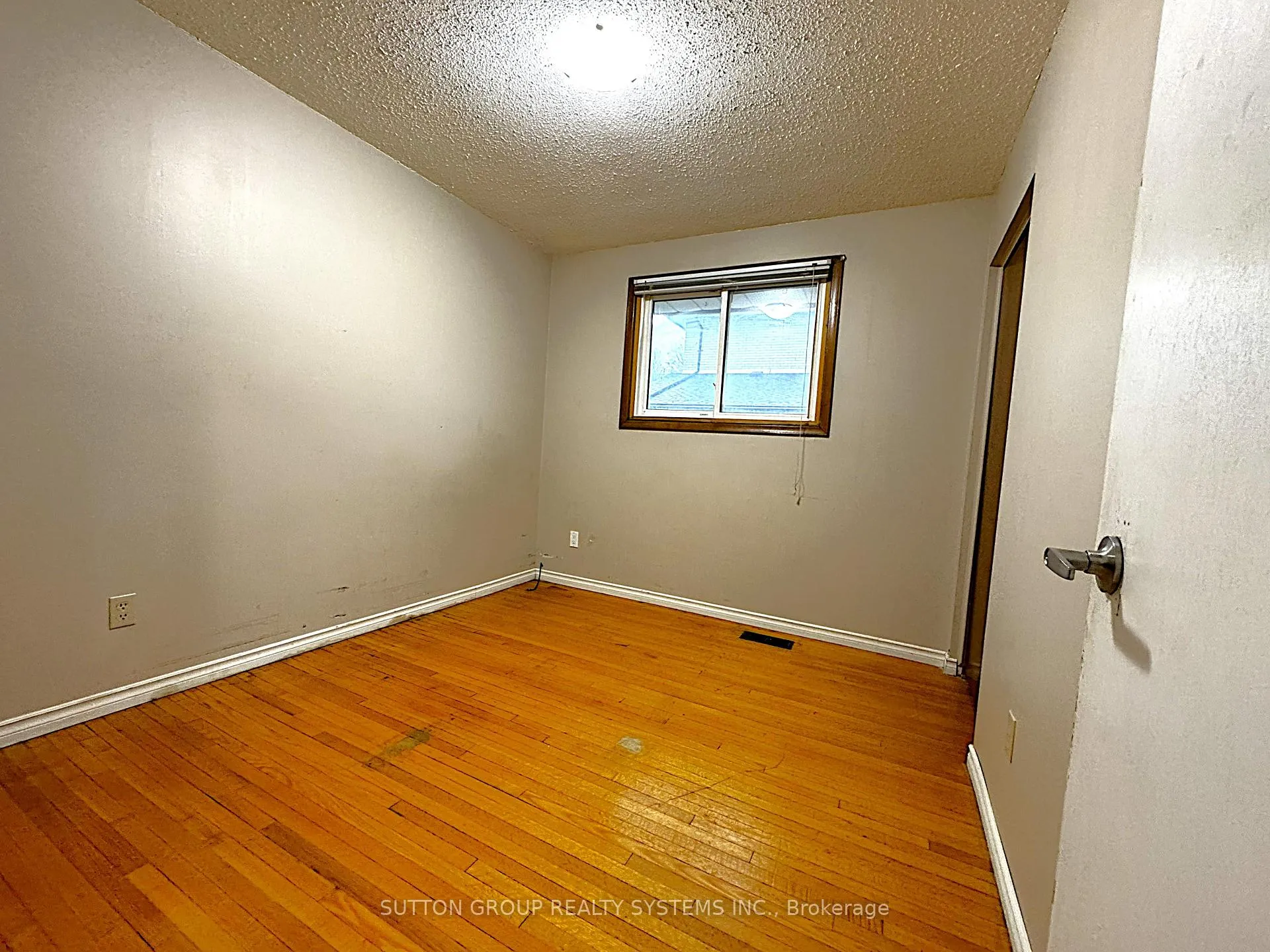 Photo 17 of 42 Ingleside Drive, Kitchener — HOMEH