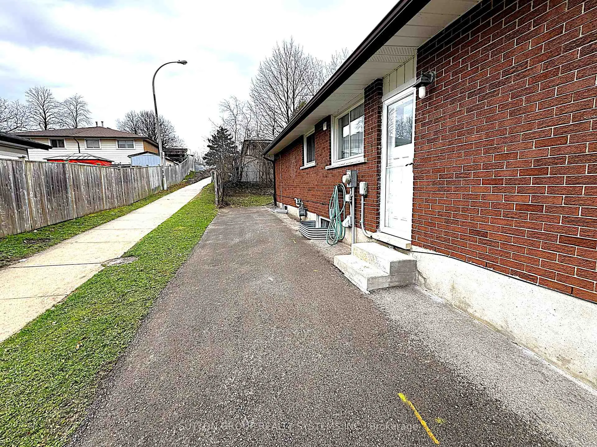 Photo 24 of 42 Ingleside Drive, Kitchener — HOMEH