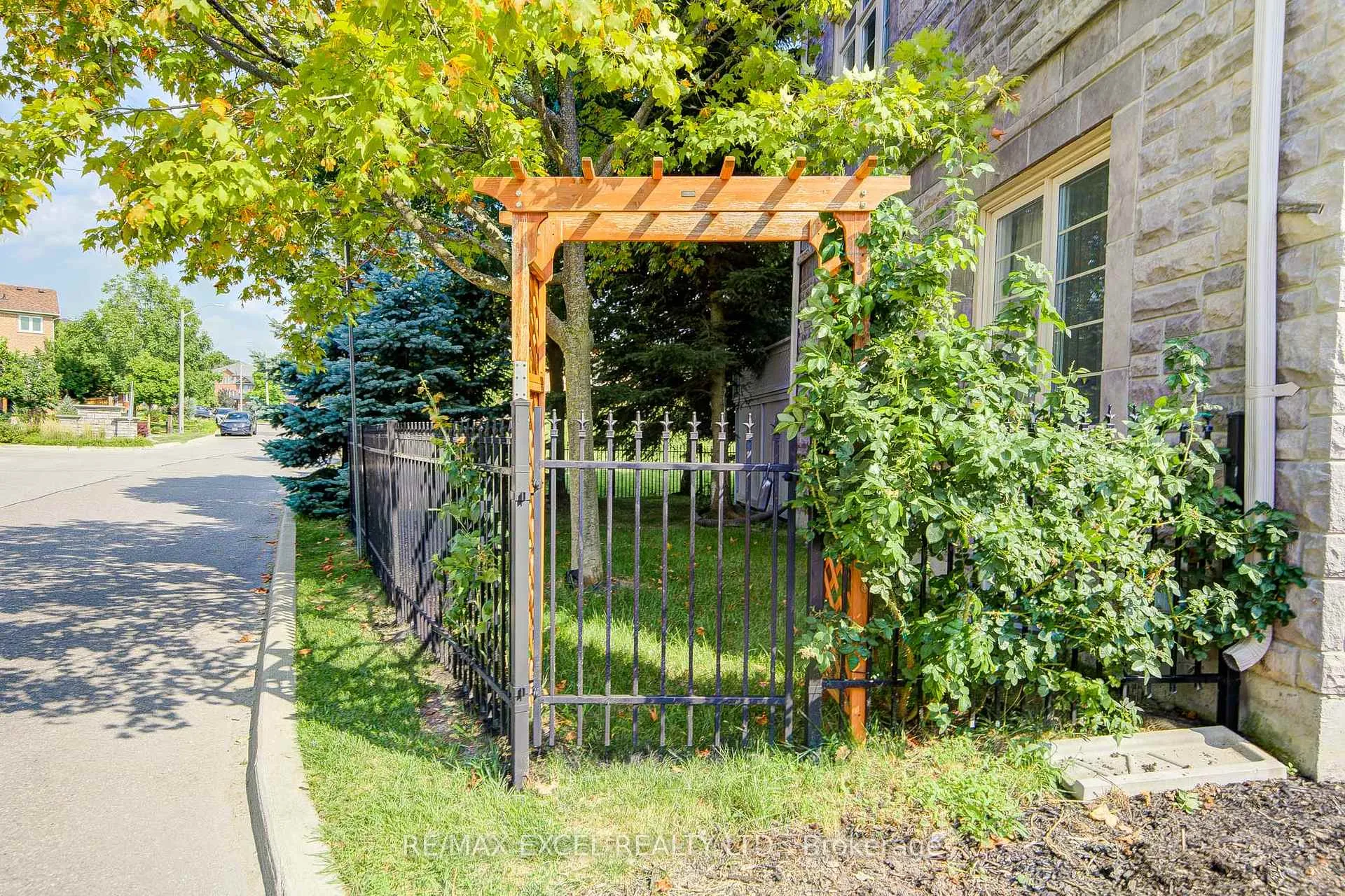 Photo 39 of 144 Chapman Court, Aurora, Aurora Grove — HOMEH