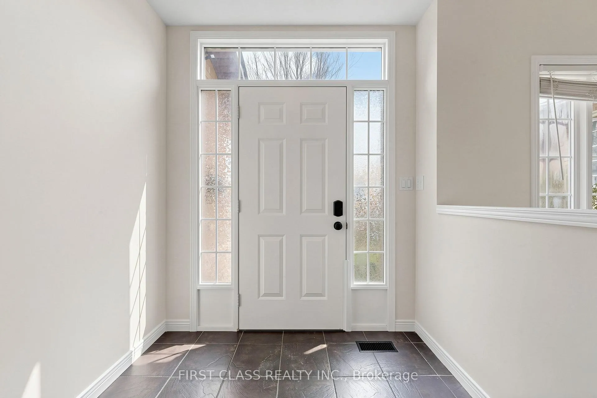 Photo 2 of 11 Diamond Court, Hamilton, Mountview — HOMEH