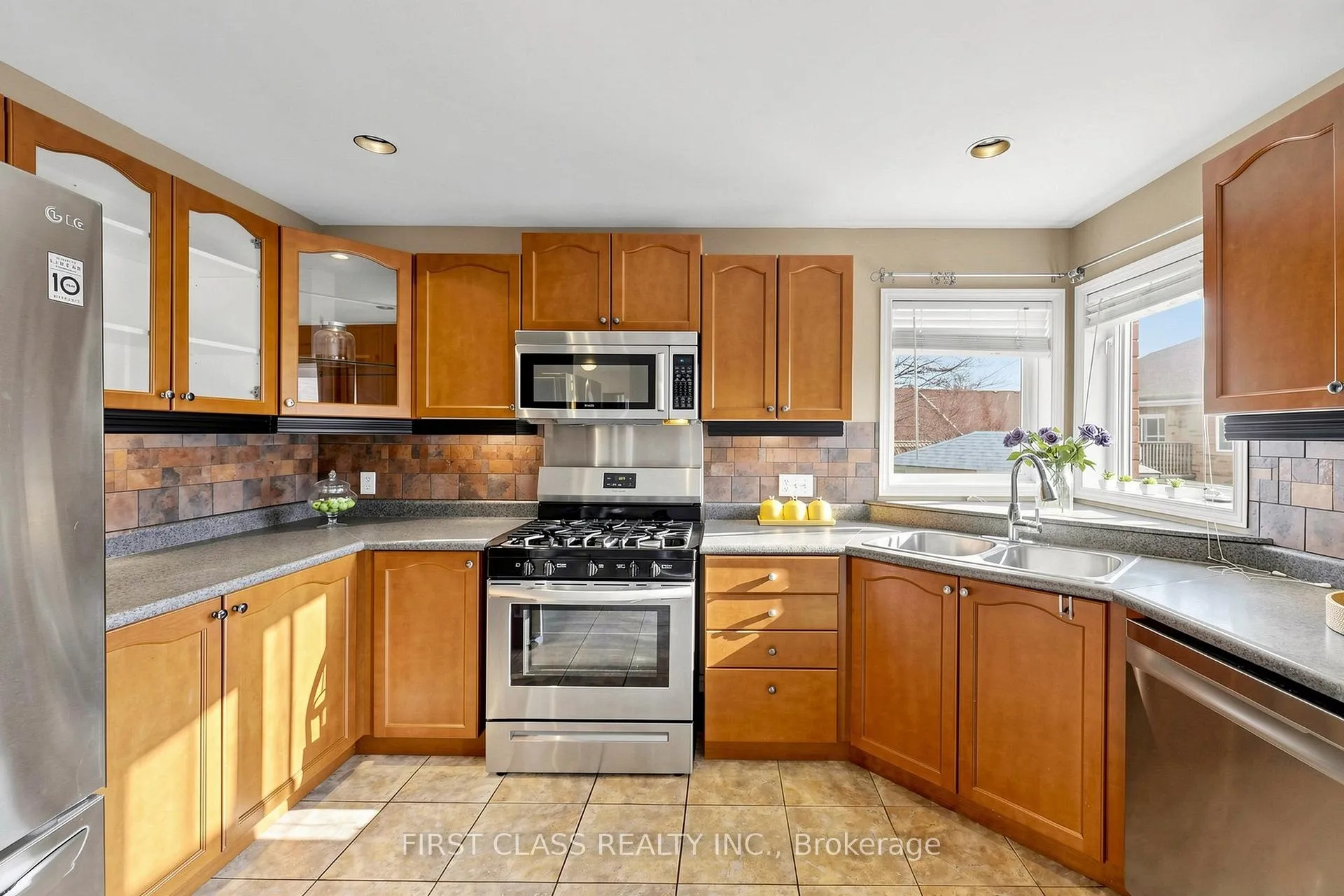 Photo 16 of 11 Diamond Court, Hamilton, Mountview — HOMEH
