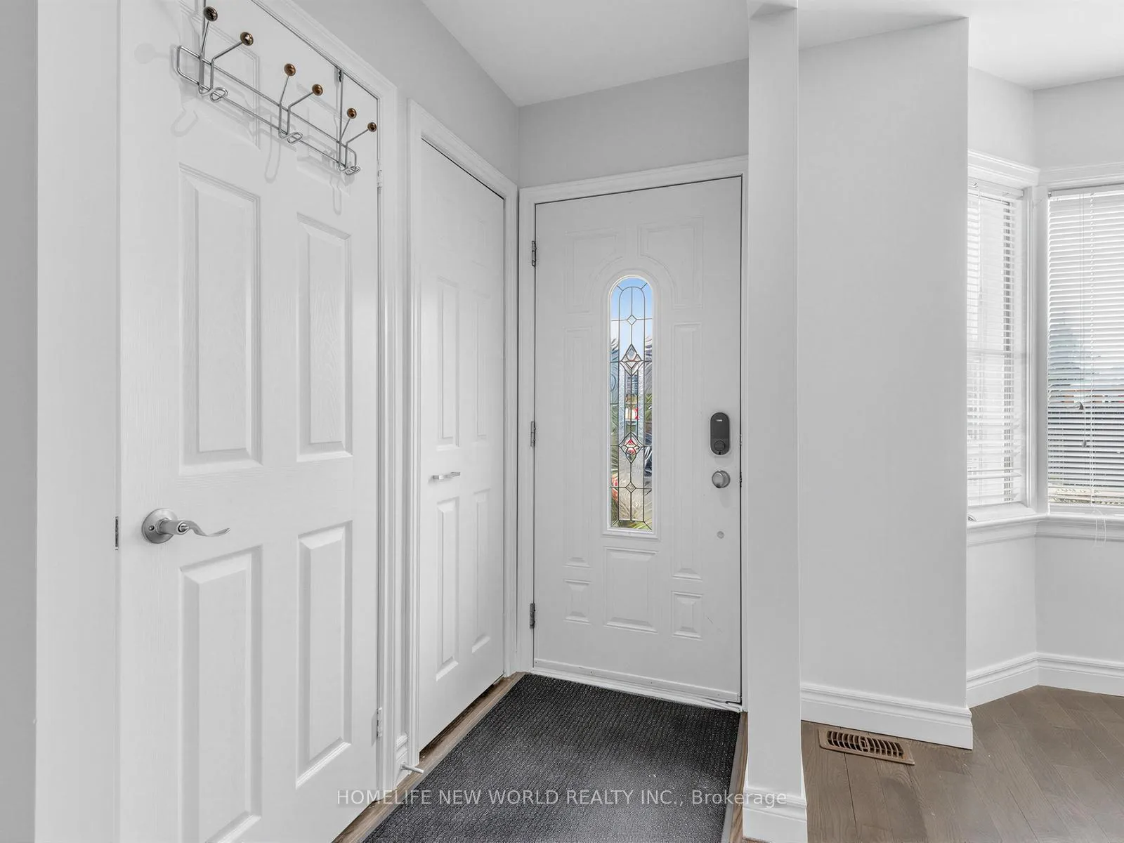 Photo 6 of Unit Main, 41 Binswood Avenue, Toronto, East York — HOMEH