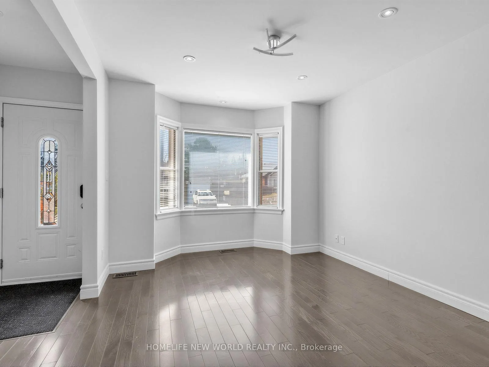 Photo 8 of Unit Main, 41 Binswood Avenue, Toronto, East York — HOMEH