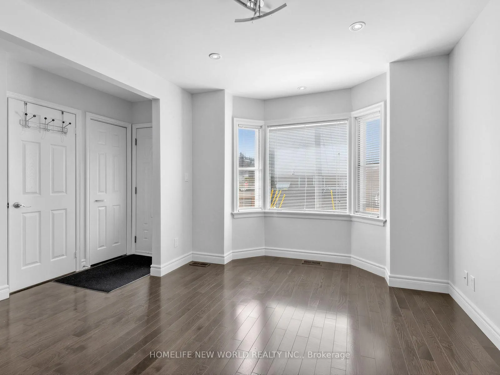 Photo 9 of Unit Main, 41 Binswood Avenue, Toronto, East York — HOMEH