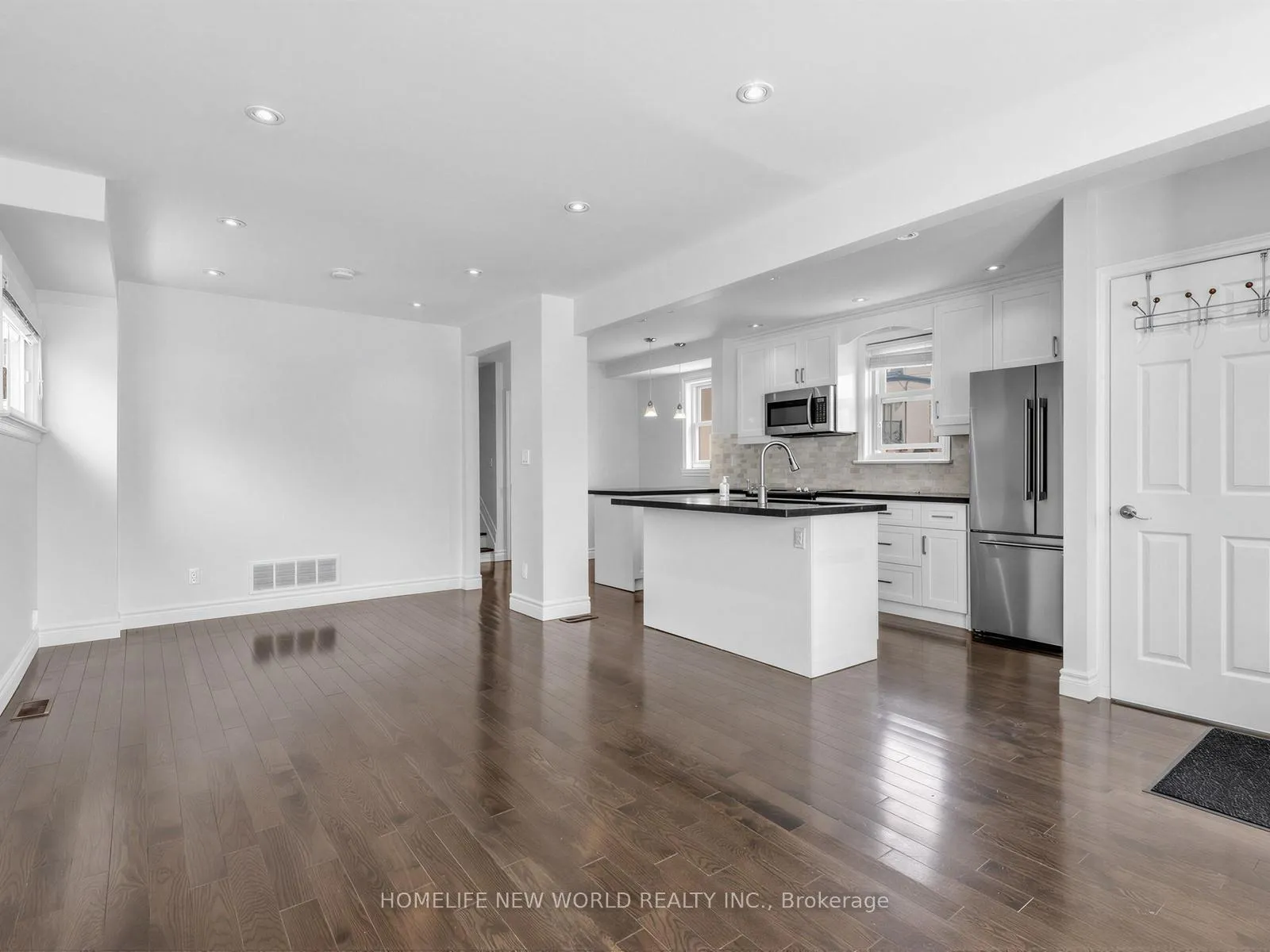 Photo 10 of Unit Main, 41 Binswood Avenue, Toronto, East York — HOMEH