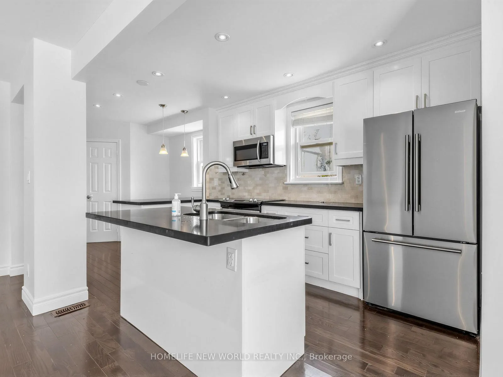 Photo 11 of Unit Main, 41 Binswood Avenue, Toronto, East York — HOMEH