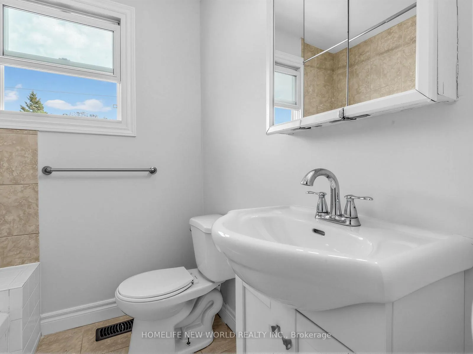 Photo 24 of Unit Main, 41 Binswood Avenue, Toronto, East York — HOMEH
