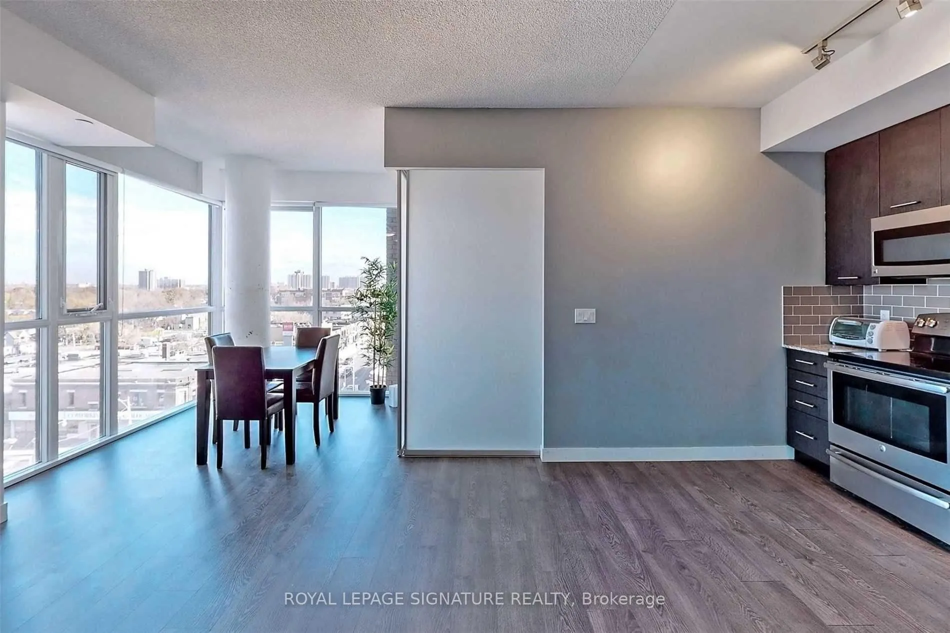 Photo 4 of Unit 807, 2055 Danforth Avenue, Toronto, Woodbine Corridor — HOMEH