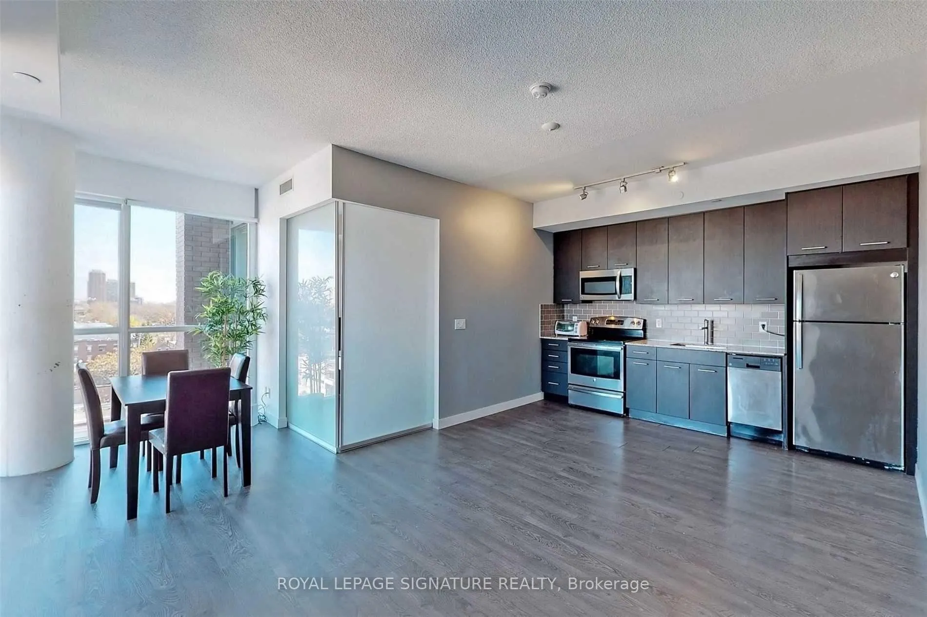 Photo 5 of Unit 807, 2055 Danforth Avenue, Toronto, Woodbine Corridor — HOMEH
