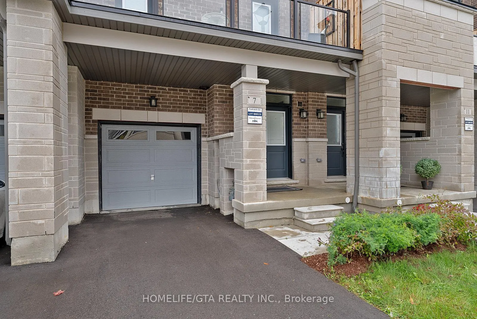 Photo 3 of 7 Holyrood Crescent, Vaughan, Kleinburg — HOMEH