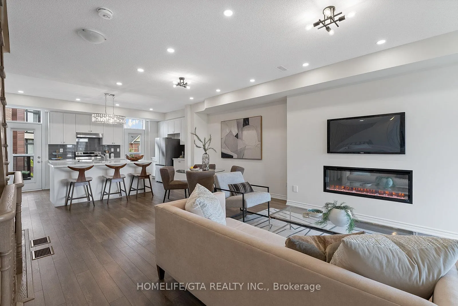 Photo 12 of 7 Holyrood Crescent, Vaughan, Kleinburg — HOMEH