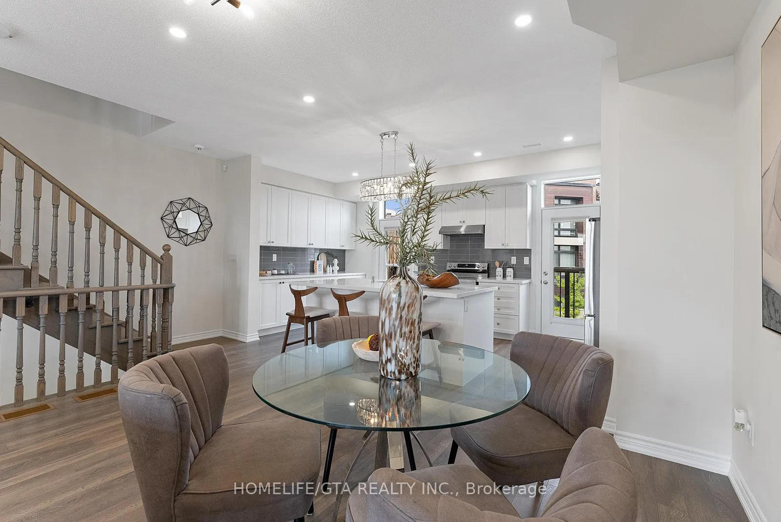 Photo 20 of 7 Holyrood Crescent, Vaughan, Kleinburg — HOMEH