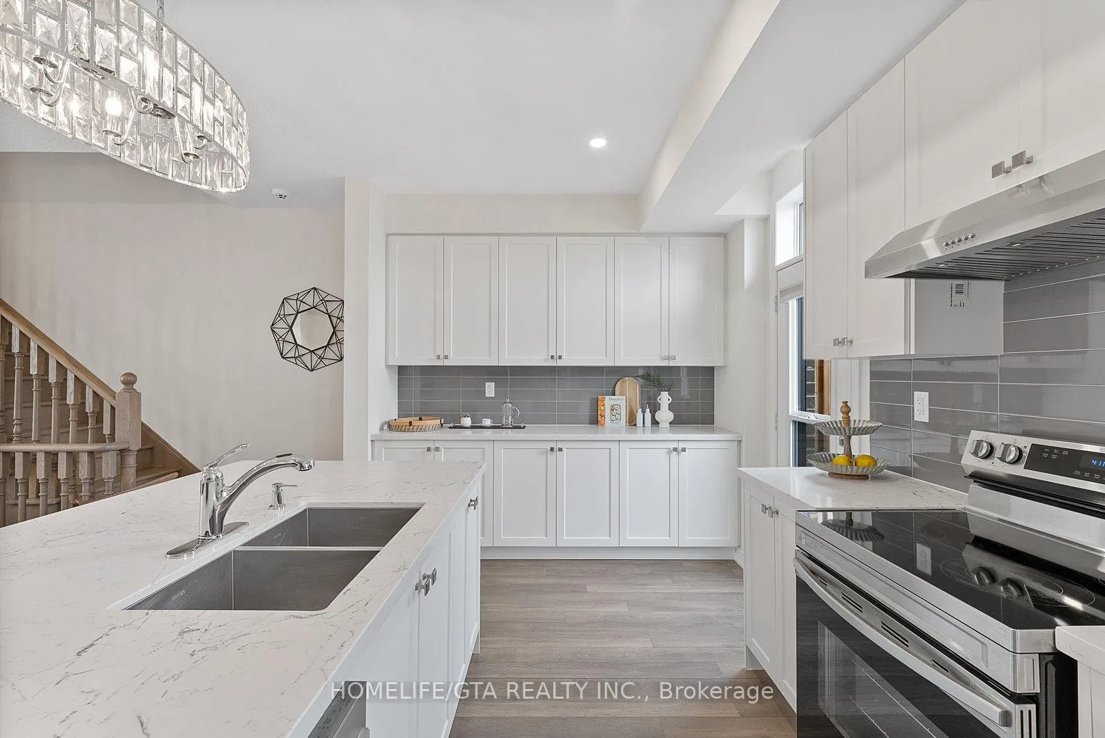 Photo 24 of 7 Holyrood Crescent, Vaughan, Kleinburg — HOMEH
