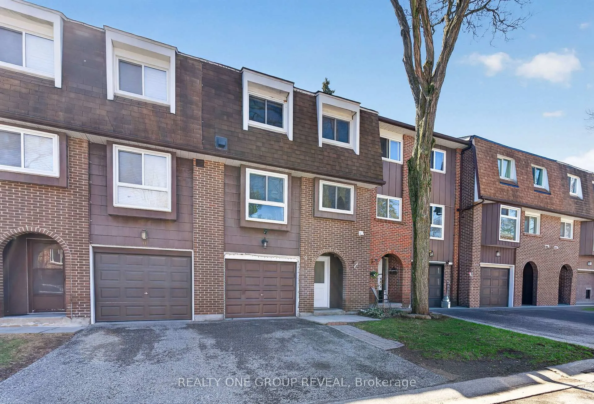 Front of Unit 9, 443 Manse Road