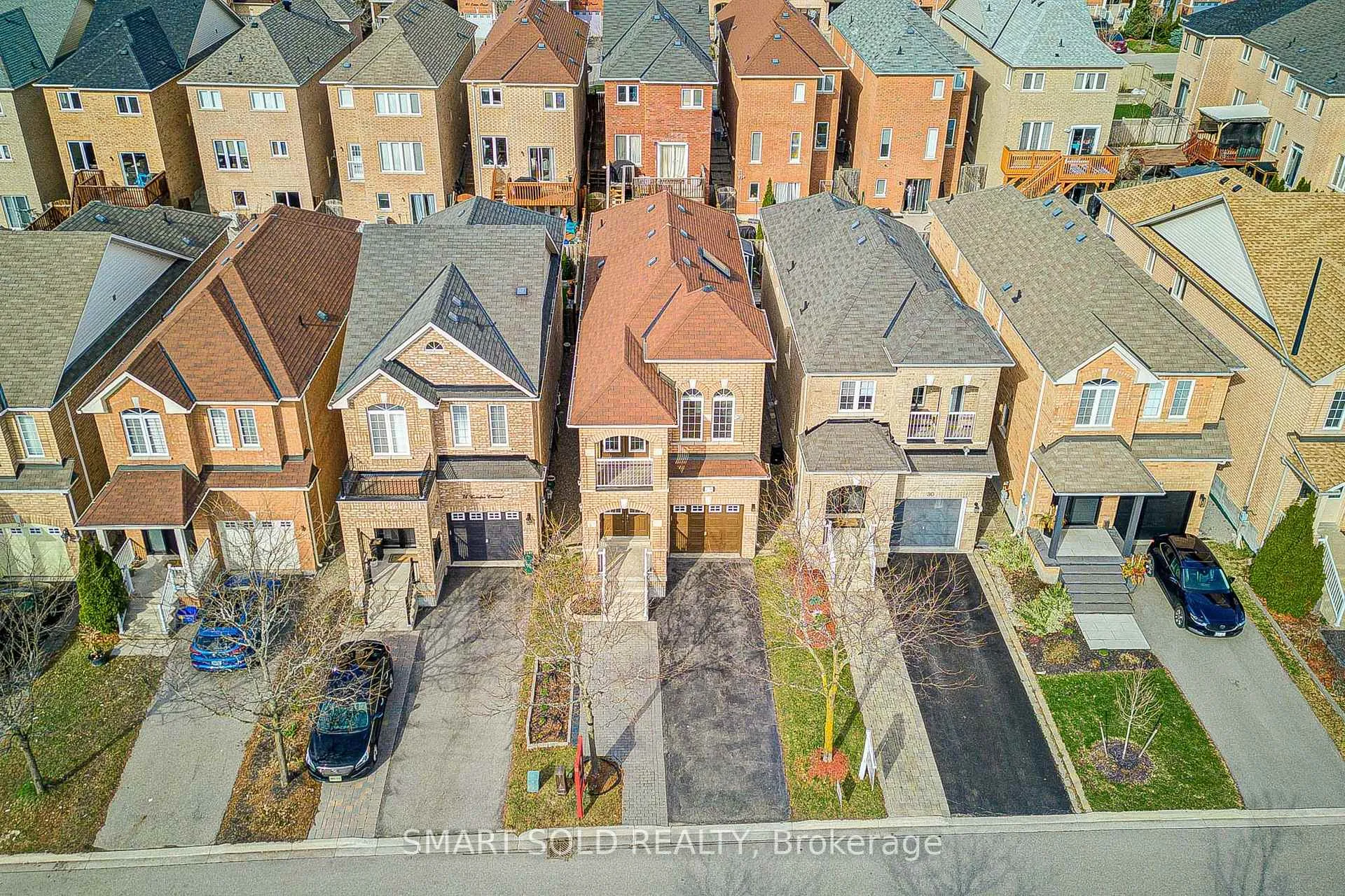 Photo 3 of 28 Catalpa Crescent, Vaughan, Patterson — HOMEH