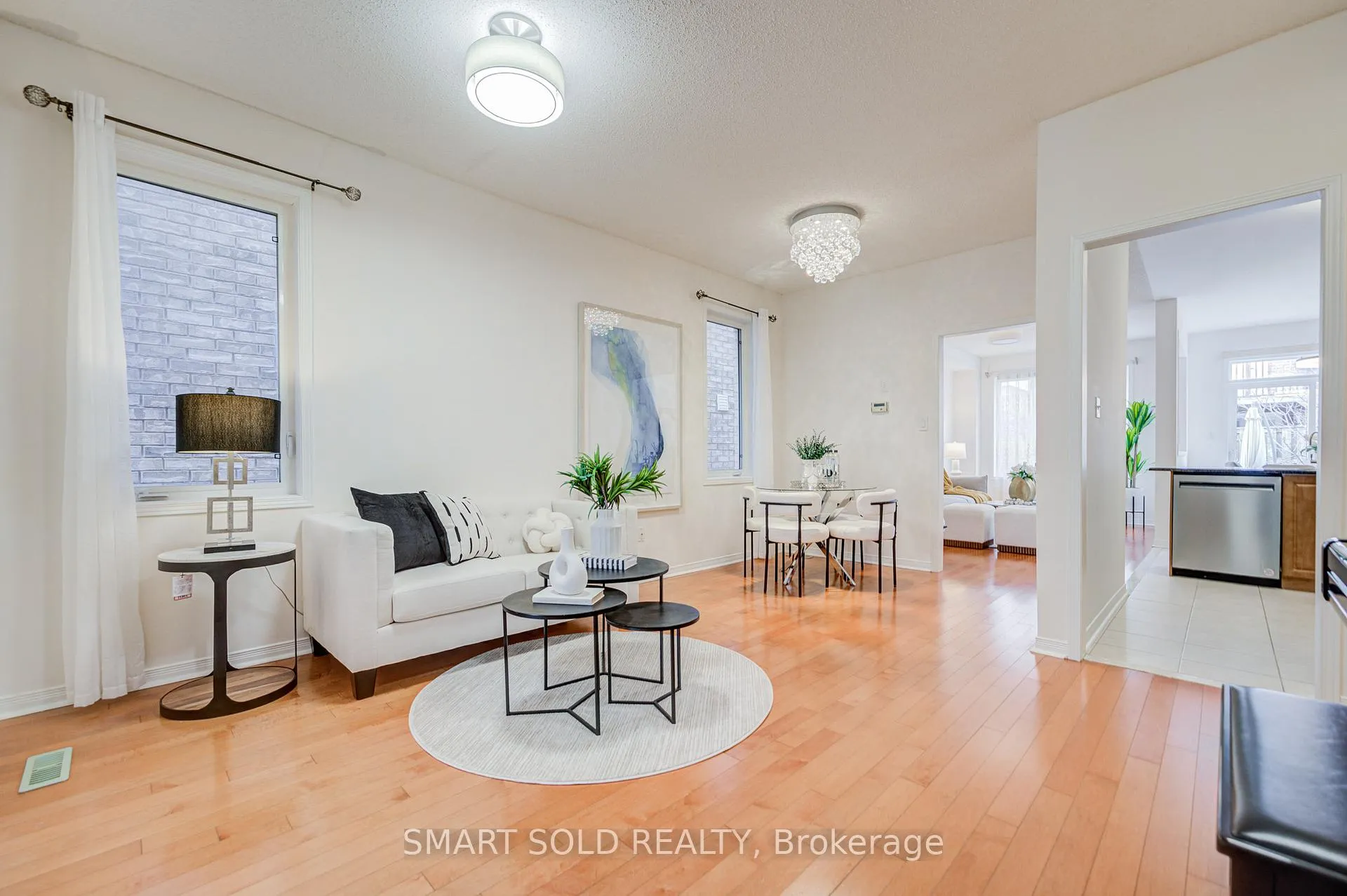 Photo 7 of 28 Catalpa Crescent, Vaughan, Patterson — HOMEH