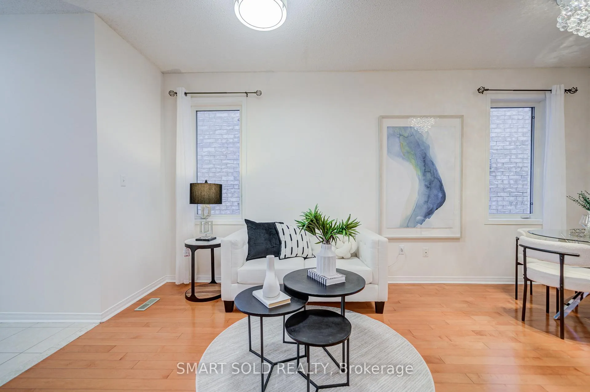 Photo 9 of 28 Catalpa Crescent, Vaughan, Patterson — HOMEH