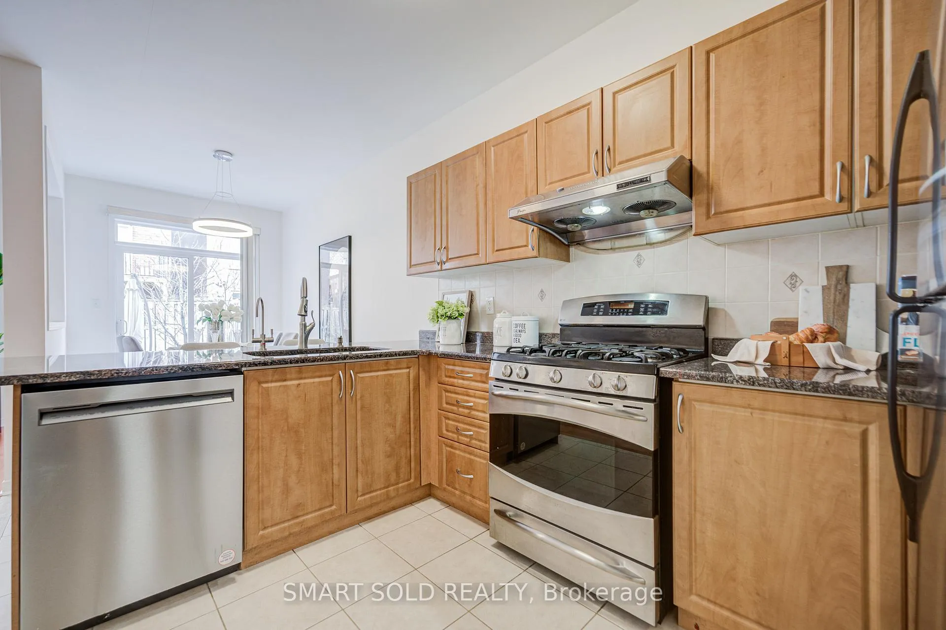Photo 19 of 28 Catalpa Crescent, Vaughan, Patterson — HOMEH