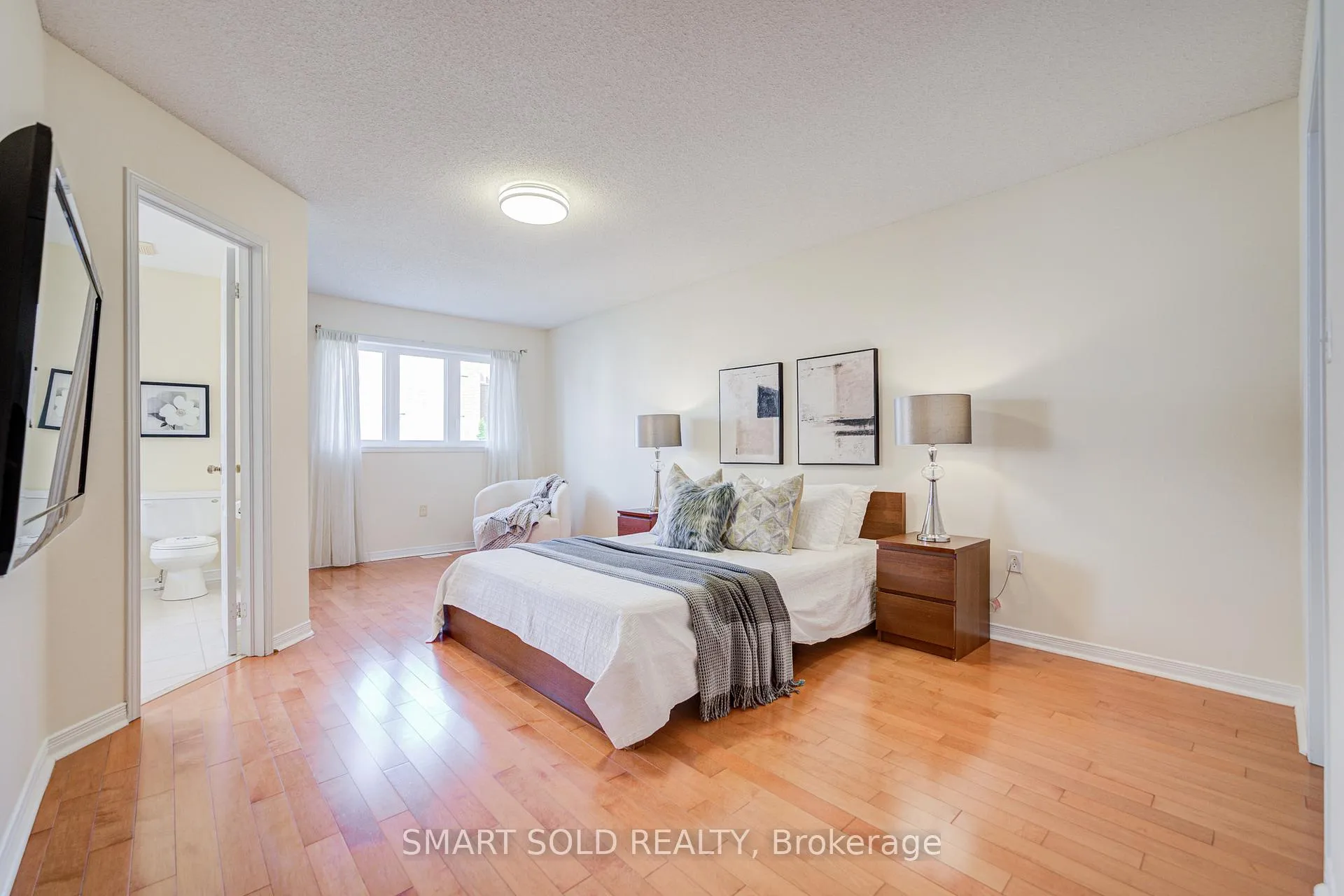 Photo 21 of 28 Catalpa Crescent, Vaughan, Patterson — HOMEH