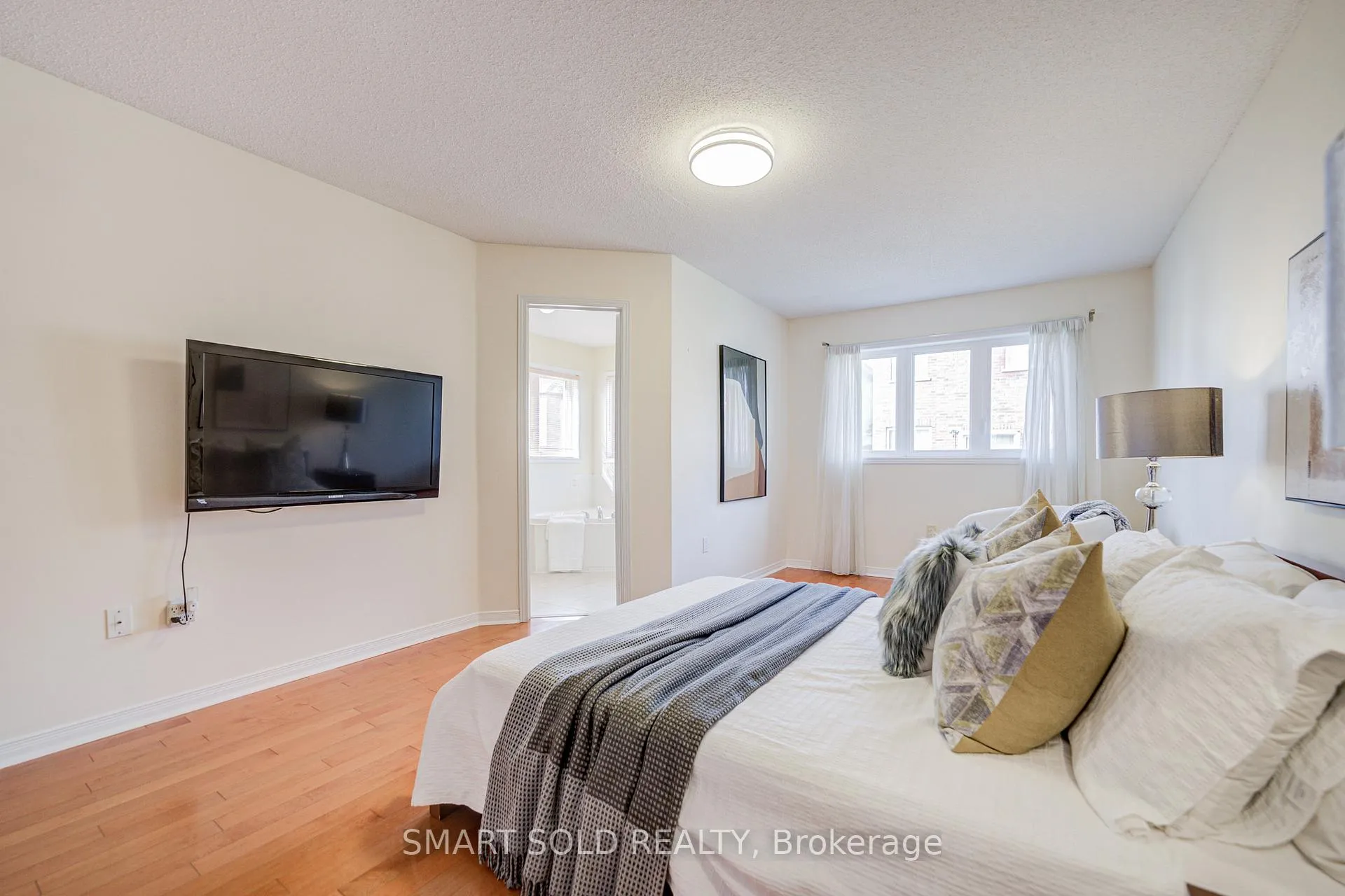 Photo 22 of 28 Catalpa Crescent, Vaughan, Patterson — HOMEH