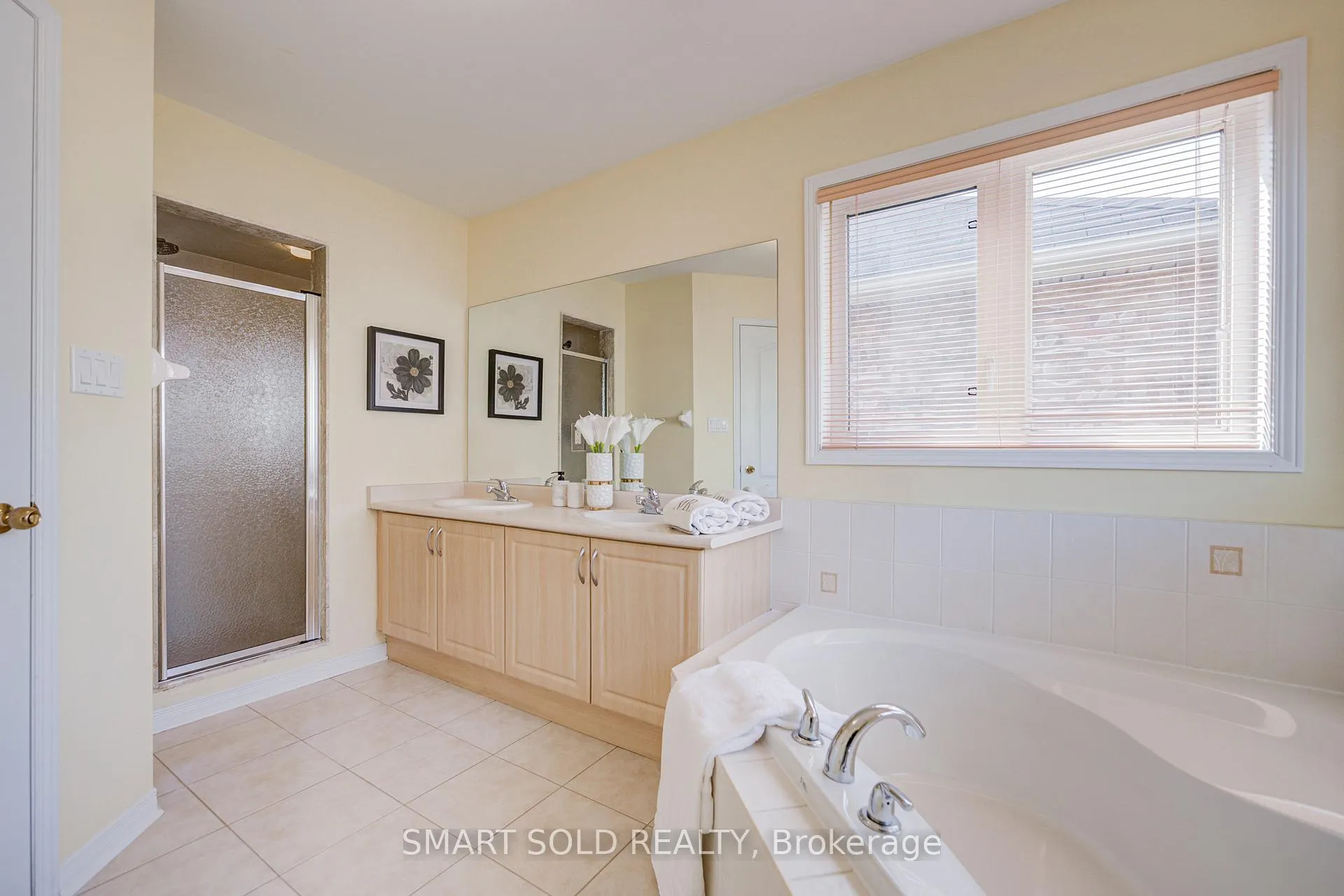 Photo 25 of 28 Catalpa Crescent, Vaughan, Patterson — HOMEH