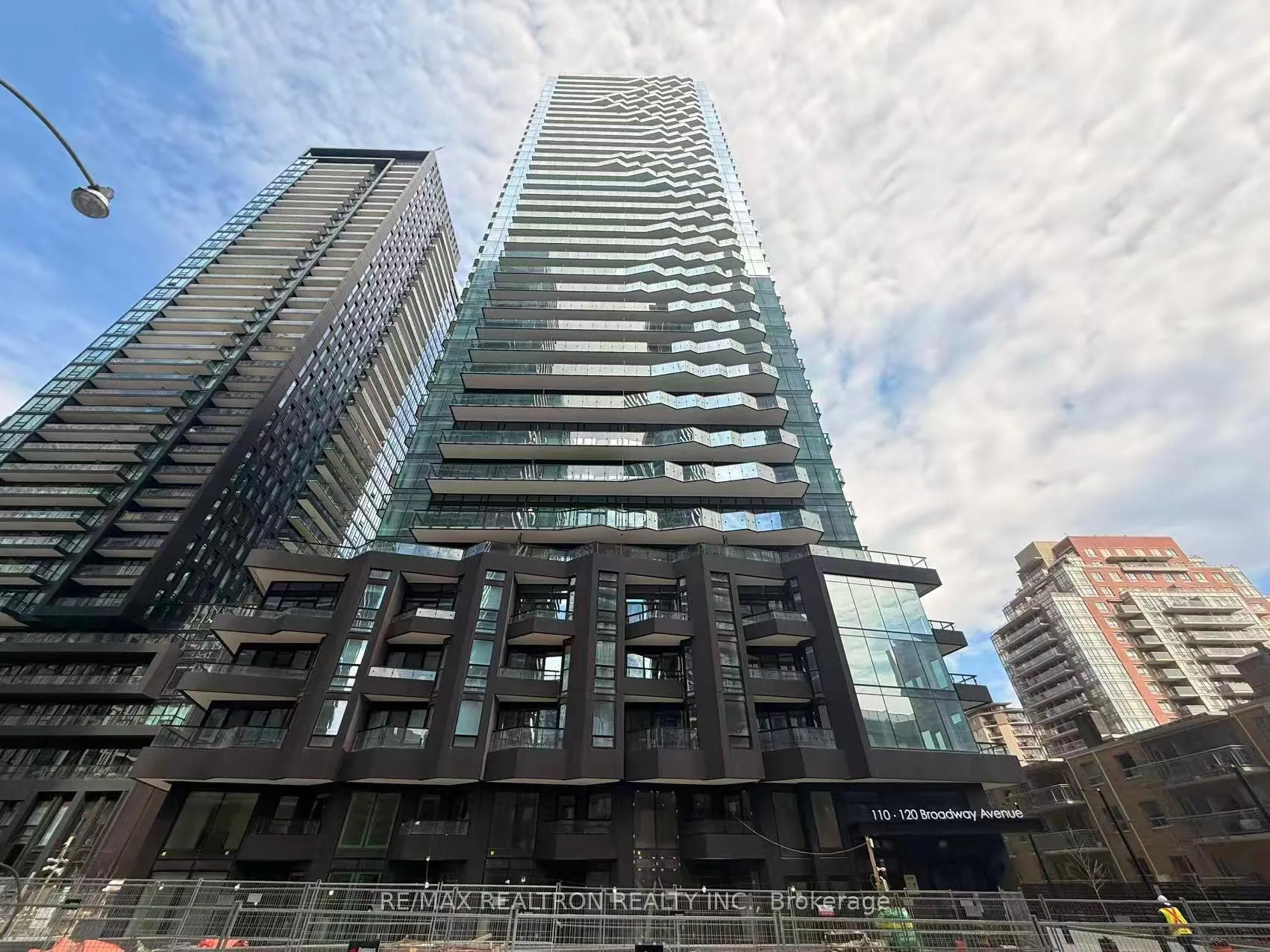Photo 3 of Unit 711, 110 Broadway Avenue, Toronto, Mount Pleasant West — HOMEH