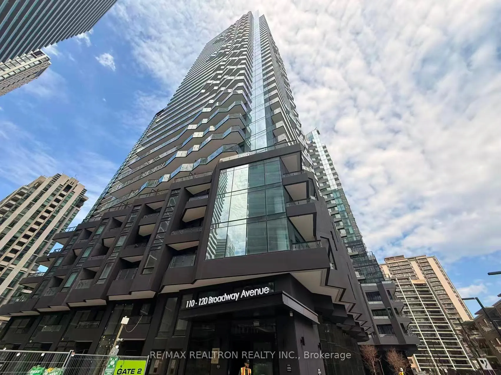 Photo 4 of Unit 711, 110 Broadway Avenue, Toronto, Mount Pleasant West — HOMEH