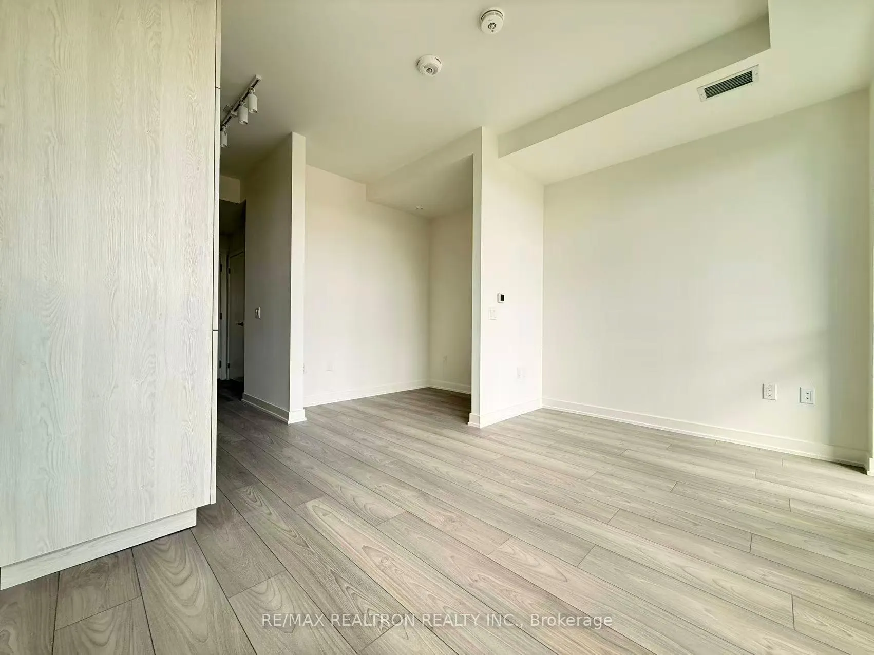 Photo 10 of Unit 711, 110 Broadway Avenue, Toronto, Mount Pleasant West — HOMEH
