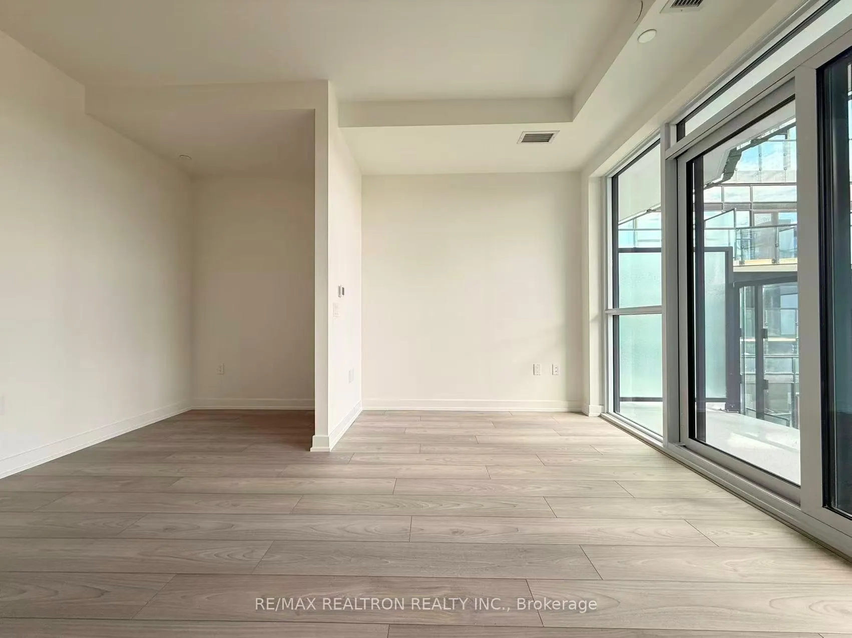 Photo 11 of Unit 711, 110 Broadway Avenue, Toronto, Mount Pleasant West — HOMEH