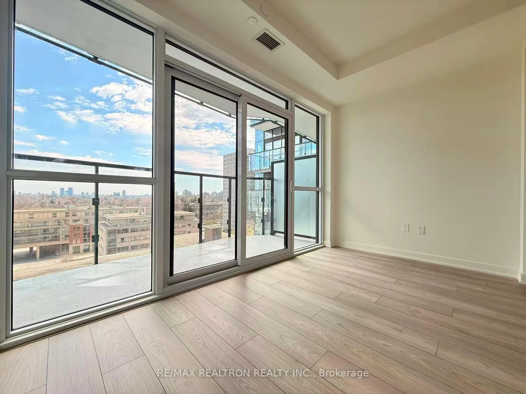 Photo 12 of Unit 711, 110 Broadway Avenue, Toronto, Mount Pleasant West — HOMEH