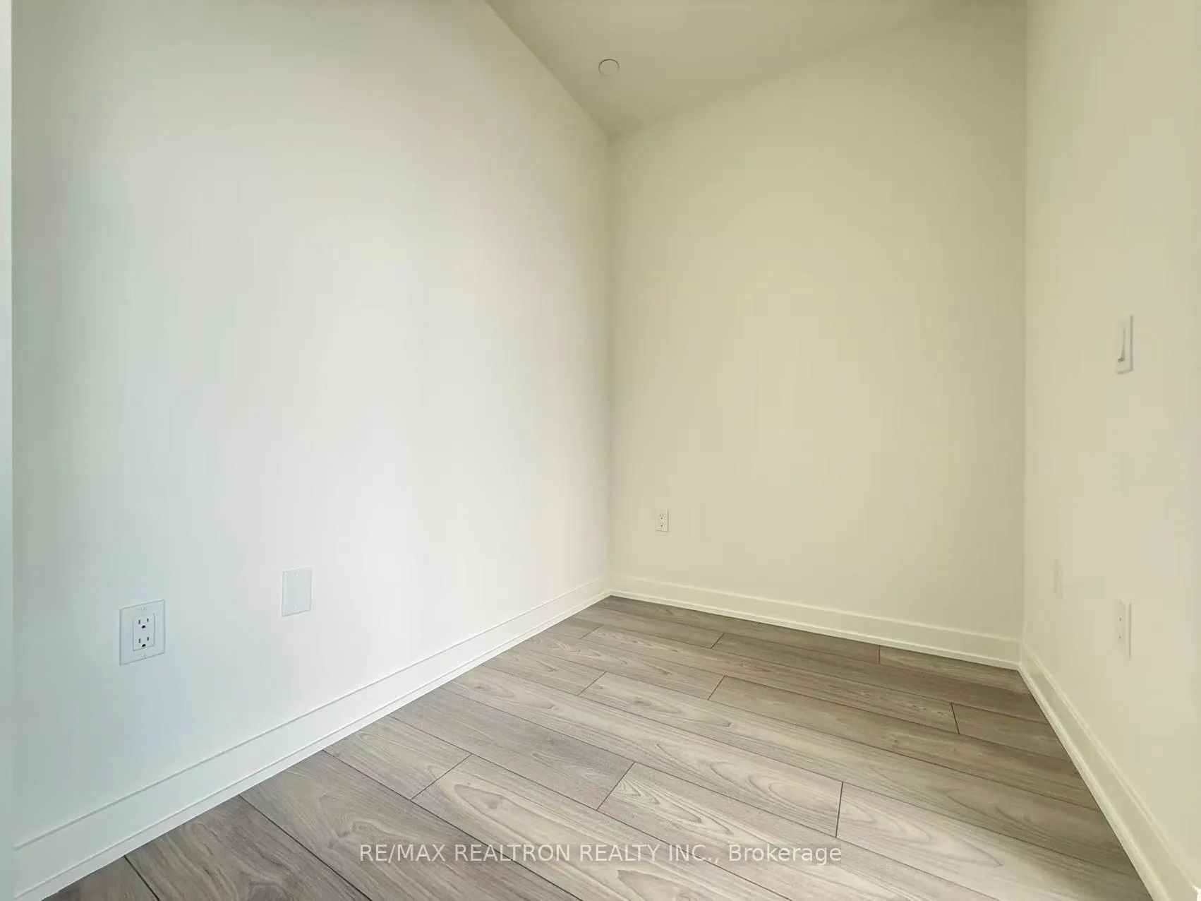 Photo 13 of Unit 711, 110 Broadway Avenue, Toronto, Mount Pleasant West — HOMEH