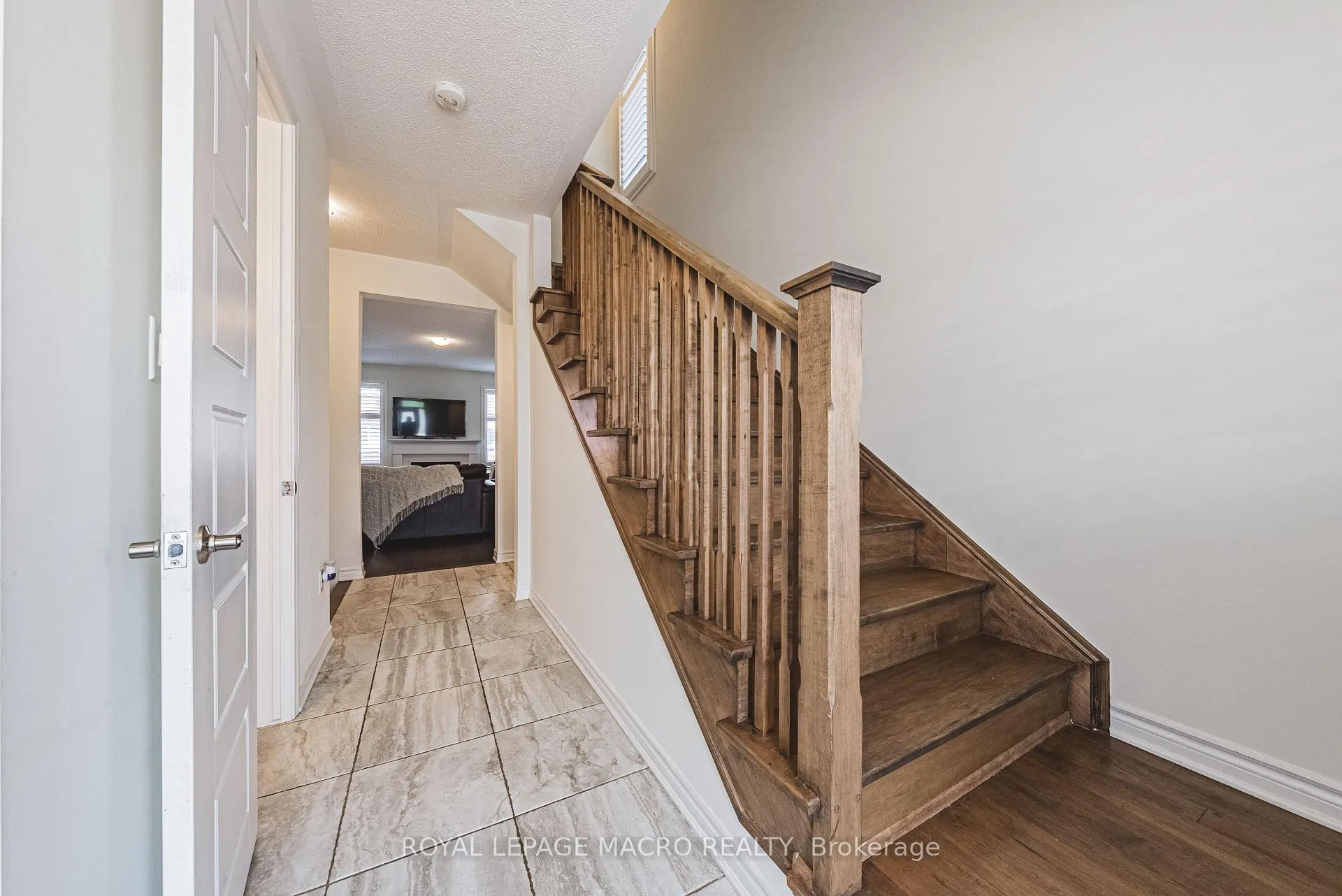 Photo 8 of 728 Kennedy Circle W, Milton, Cobban — HOMEH