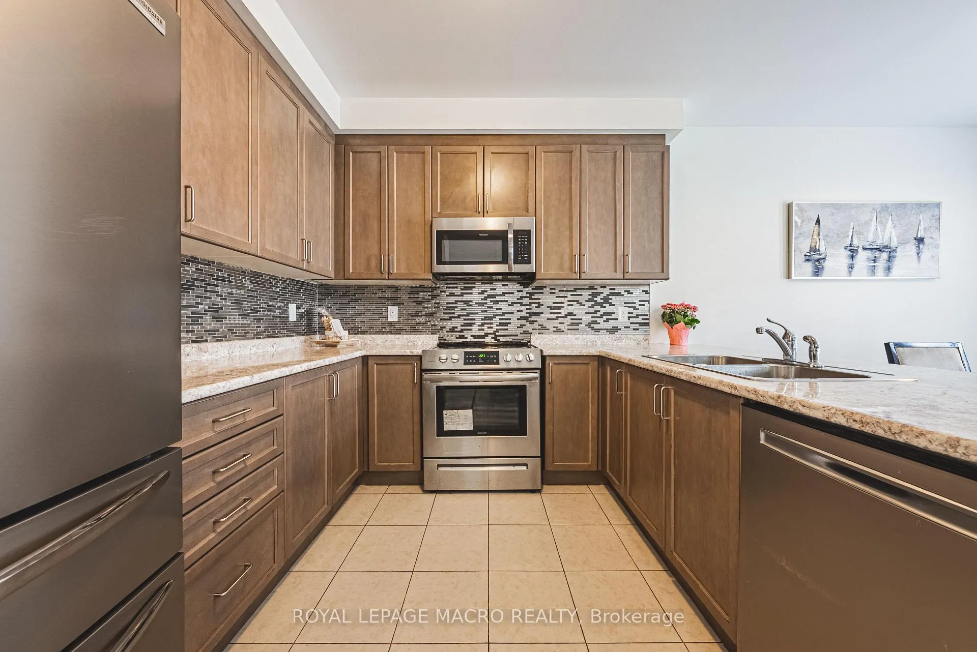 Photo 12 of 728 Kennedy Circle W, Milton, Cobban — HOMEH