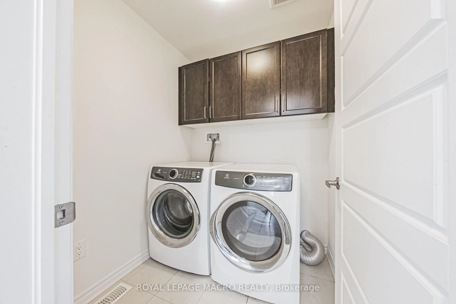 Photo 27 of 728 Kennedy Circle W, Milton, Cobban — HOMEH