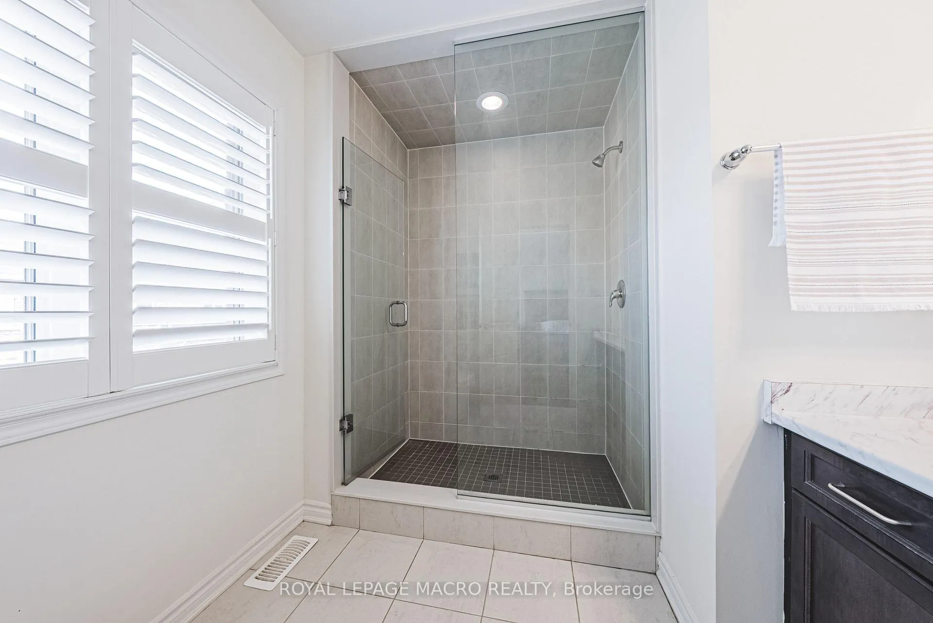 Photo 34 of 728 Kennedy Circle W, Milton, Cobban — HOMEH