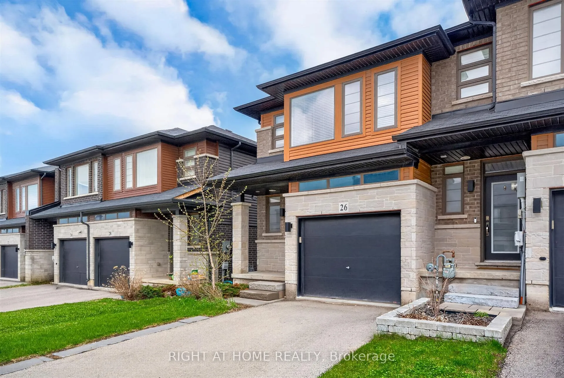 Photo 2 of 26 Greenwich Avenue, Hamilton, Stoney Creek Mountain — HOMEH
