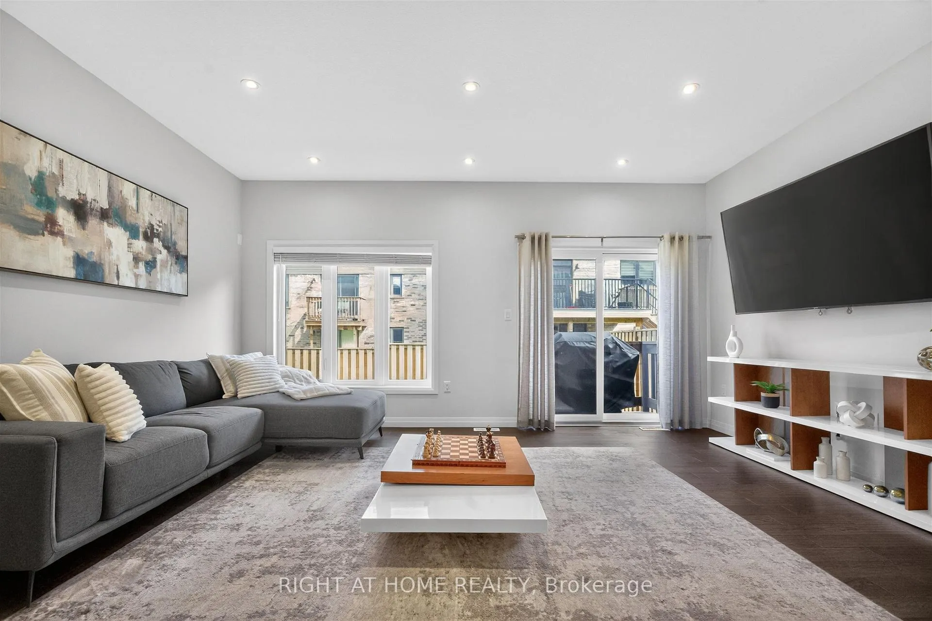Photo 3 of 26 Greenwich Avenue, Hamilton, Stoney Creek Mountain — HOMEH
