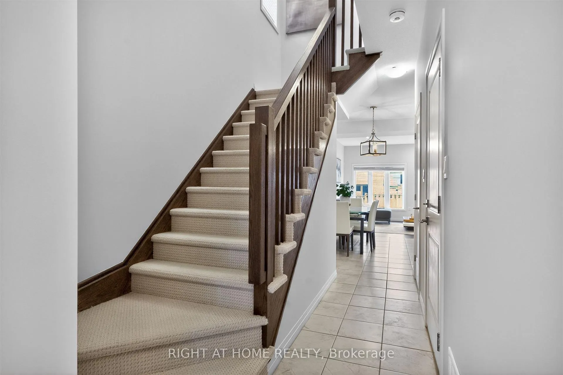 Photo 7 of 26 Greenwich Avenue, Hamilton, Stoney Creek Mountain — HOMEH