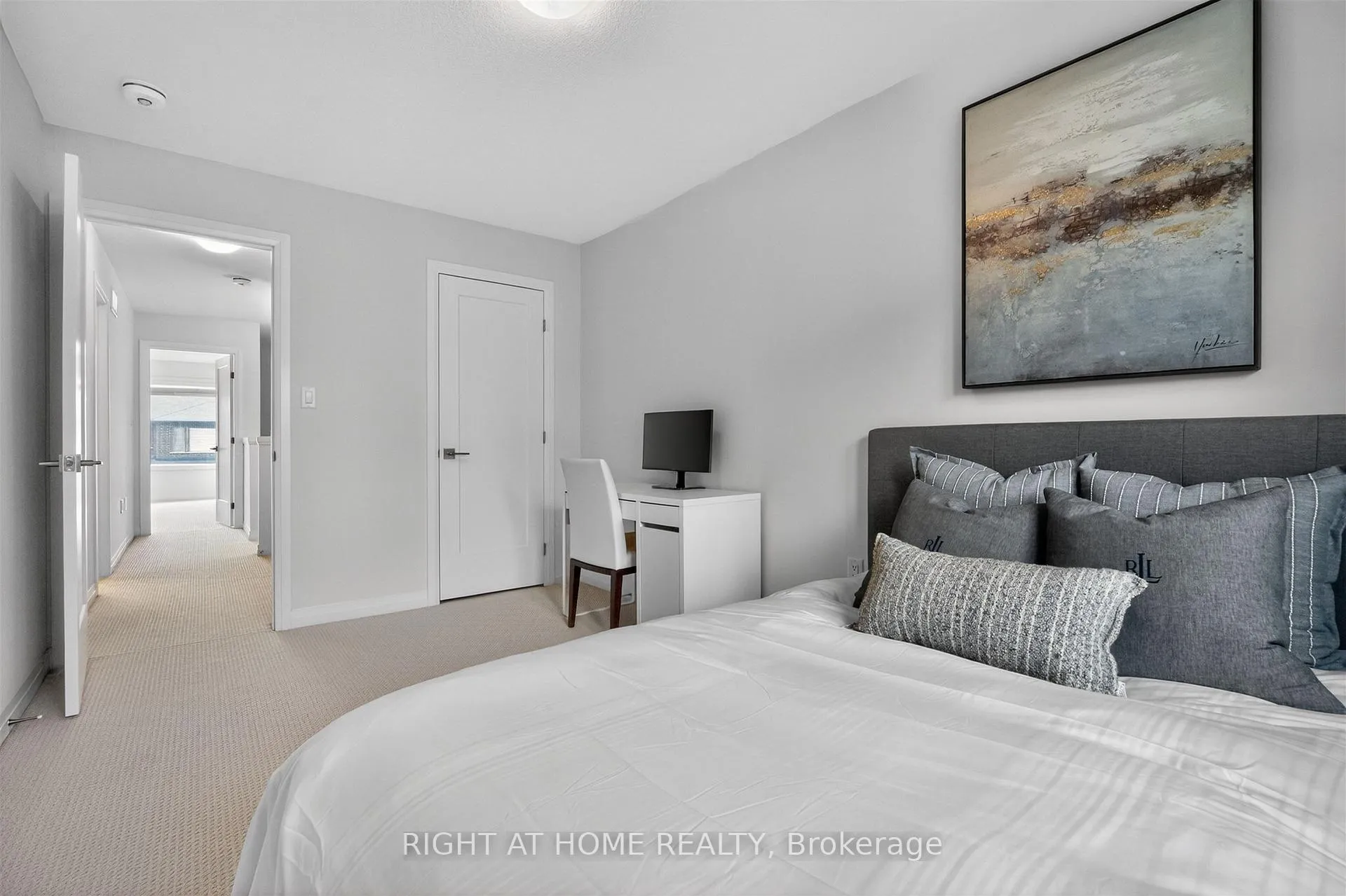 Photo 11 of 26 Greenwich Avenue, Hamilton, Stoney Creek Mountain — HOMEH