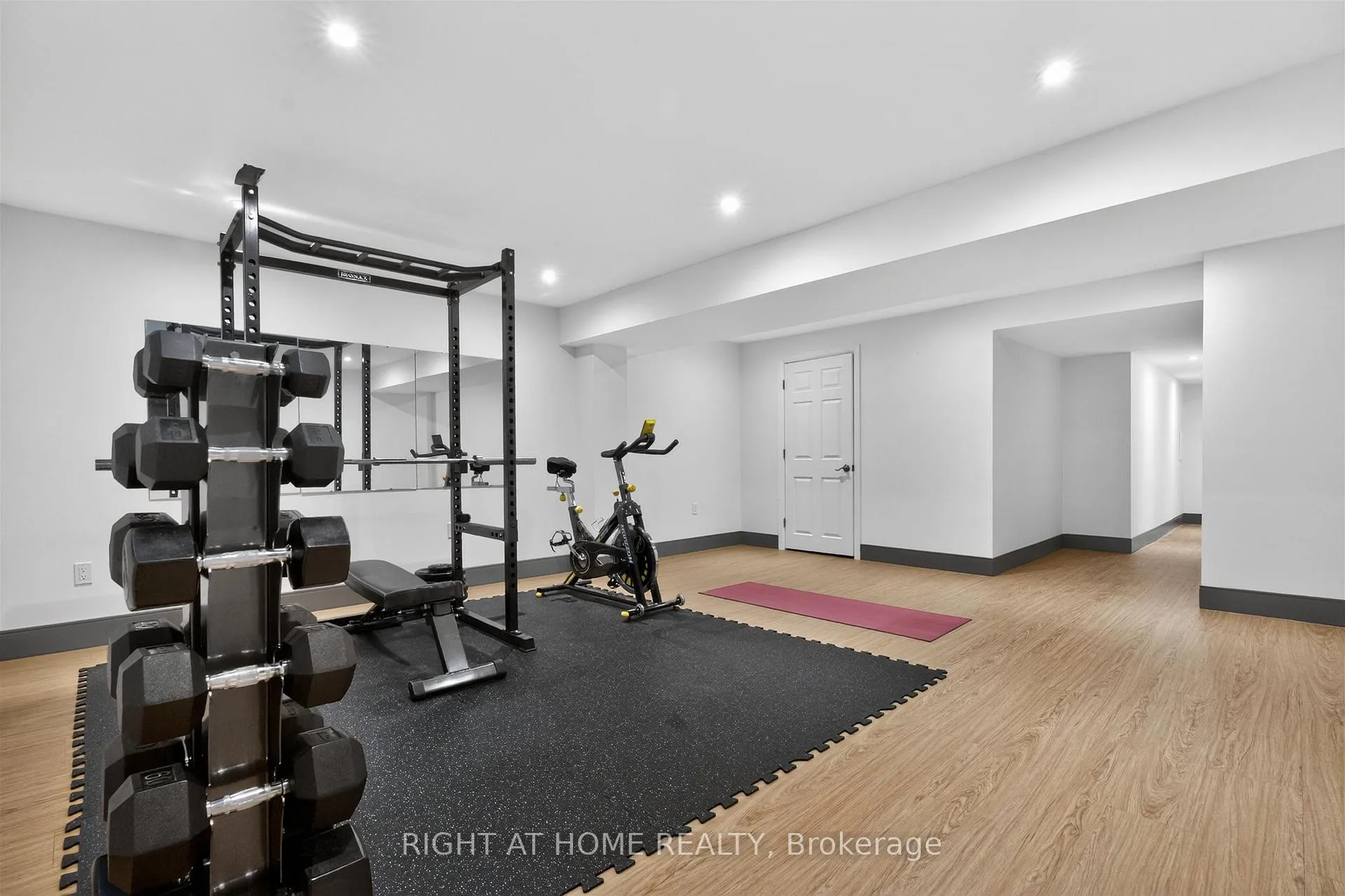 Photo 16 of 26 Greenwich Avenue, Hamilton, Stoney Creek Mountain — HOMEH