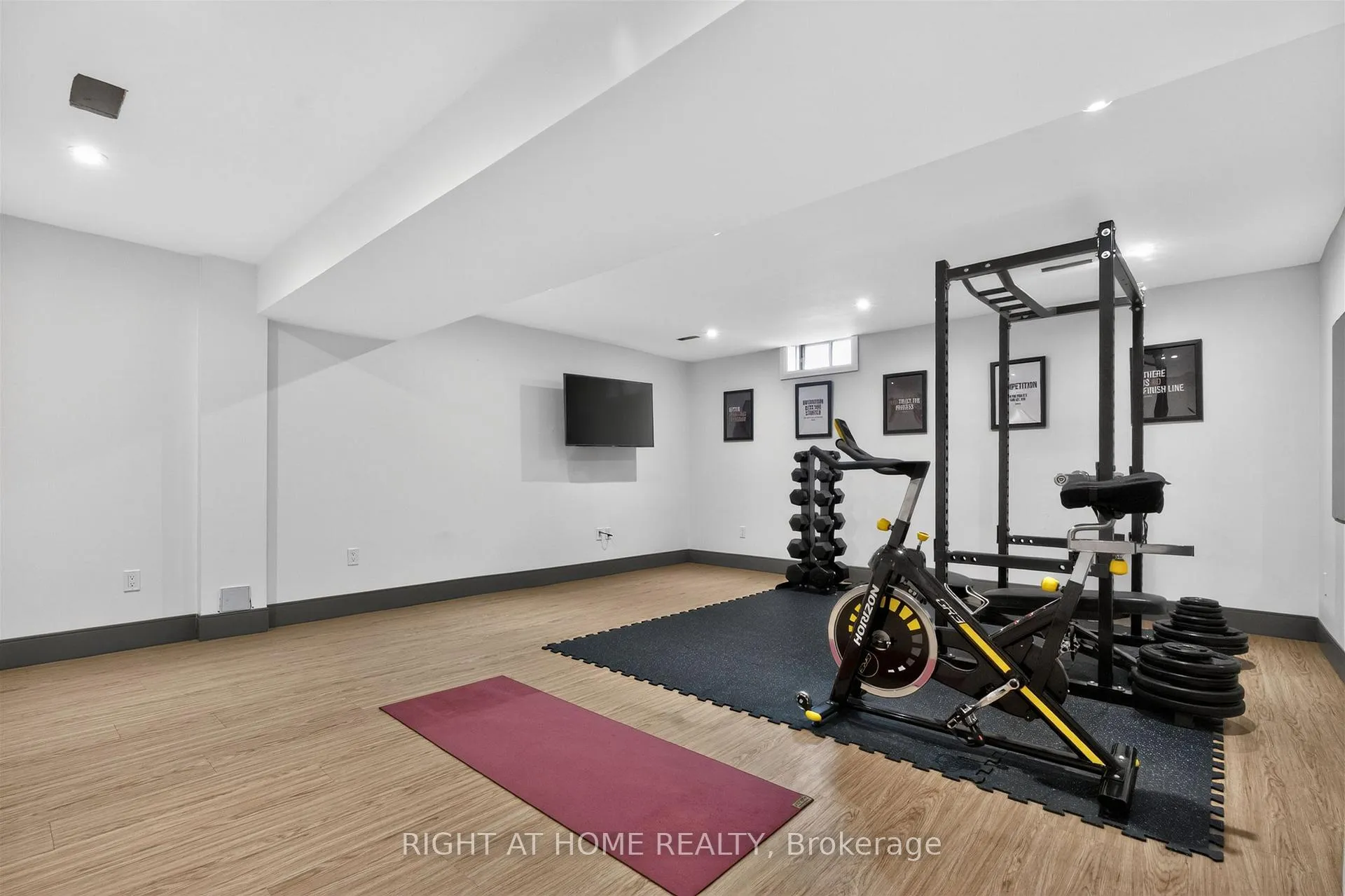 Photo 17 of 26 Greenwich Avenue, Hamilton, Stoney Creek Mountain — HOMEH