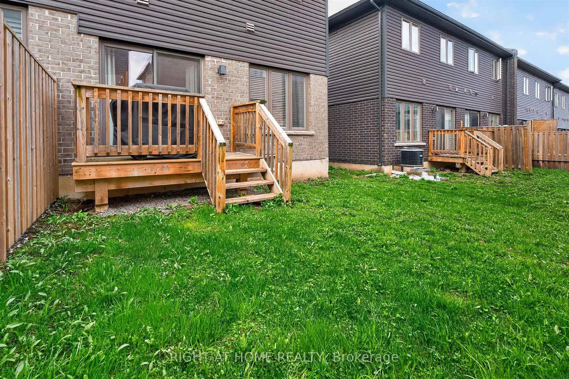 Photo 18 of 26 Greenwich Avenue, Hamilton, Stoney Creek Mountain — HOMEH