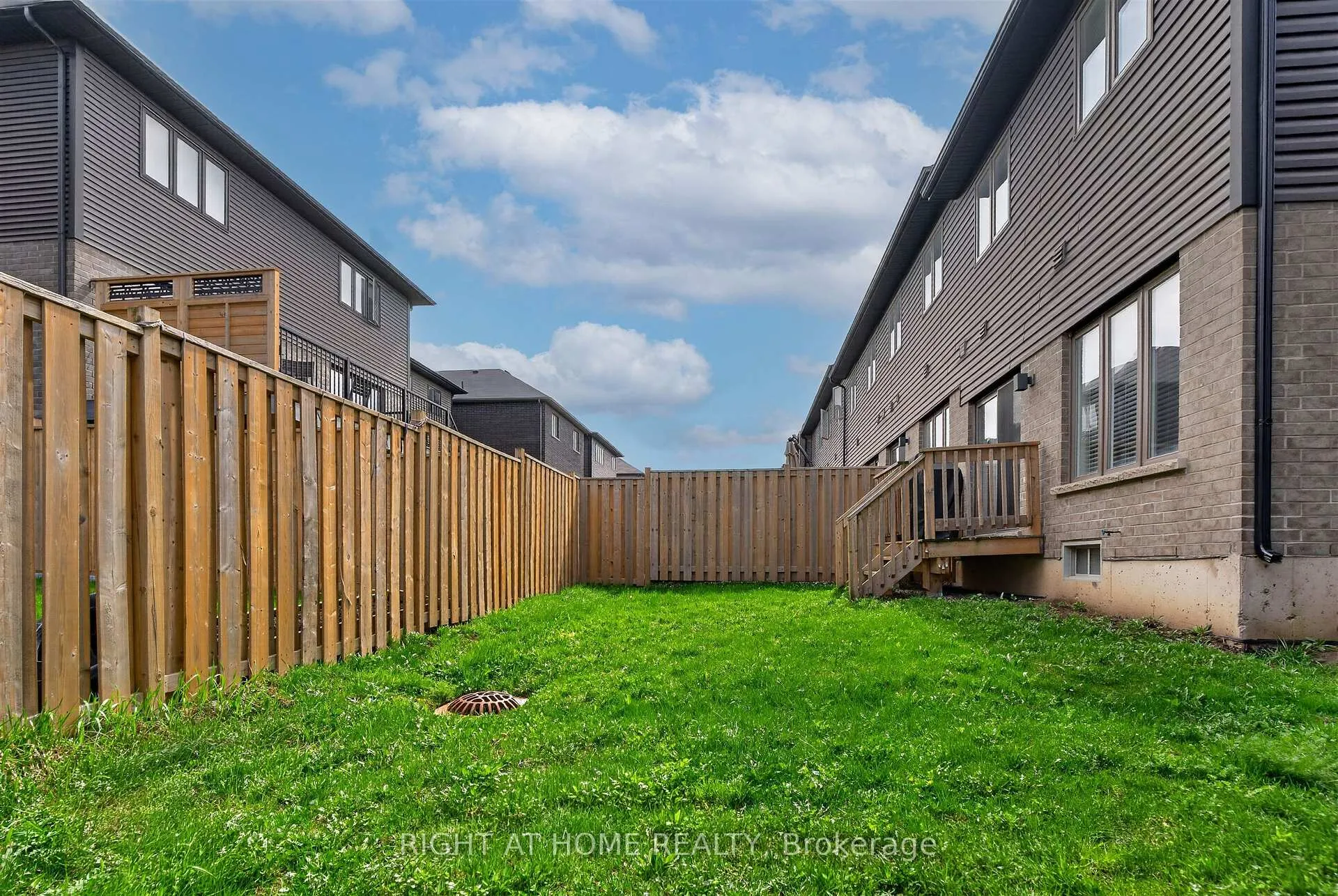 Photo 19 of 26 Greenwich Avenue, Hamilton, Stoney Creek Mountain — HOMEH