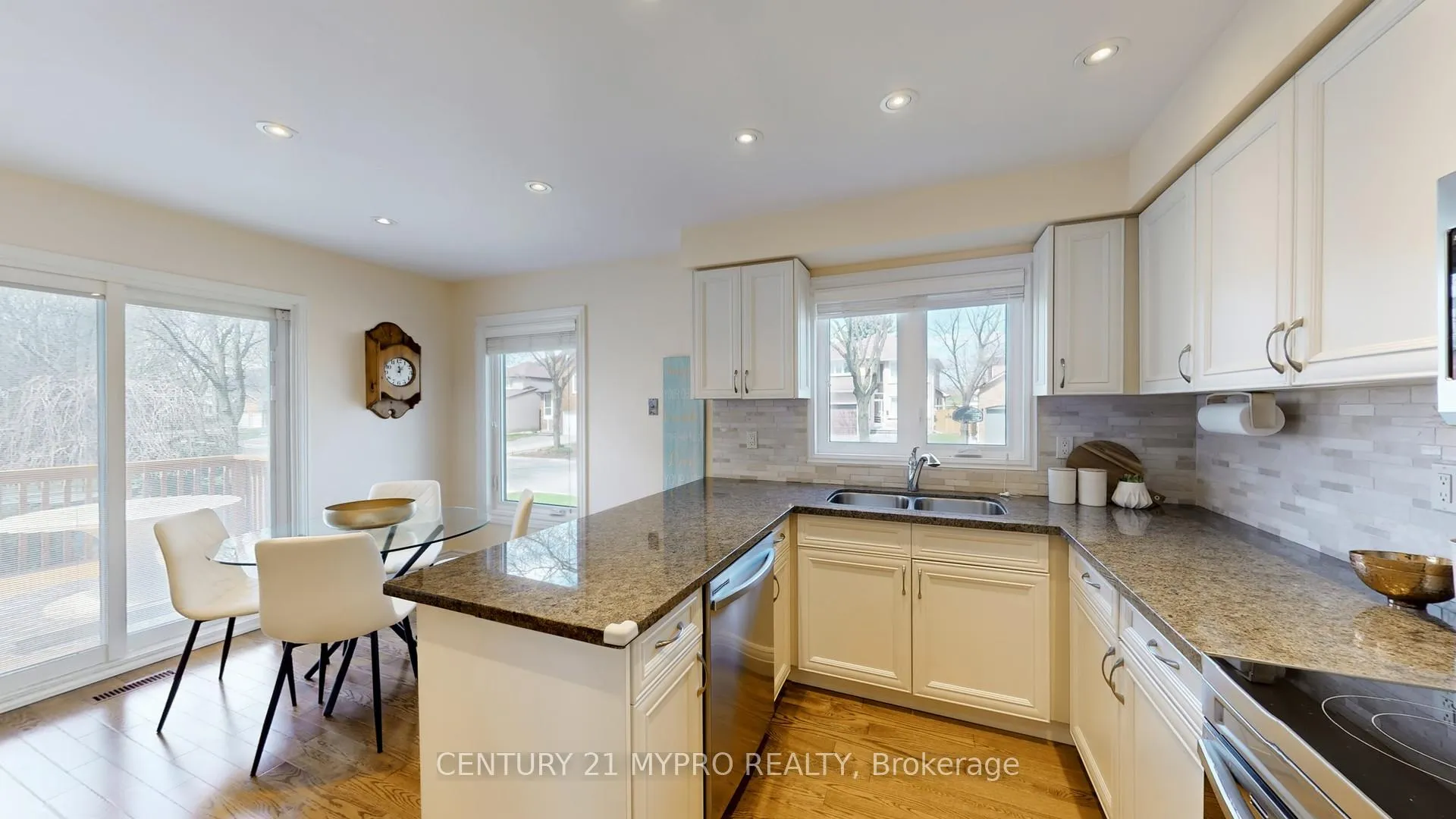 Photo 31 of 49 Parklawn Crescent, Markham, Thornlea — HOMEH