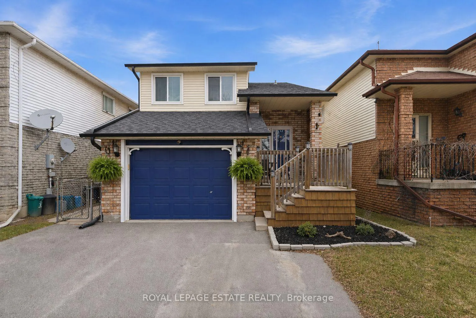 Front of 78 Turnberry Crescent