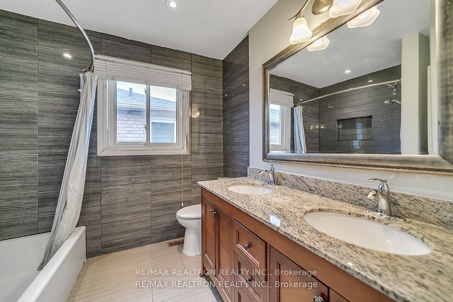 Photo 21 of 11 Trafalgar Square, Vaughan, Uplands — HOMEH